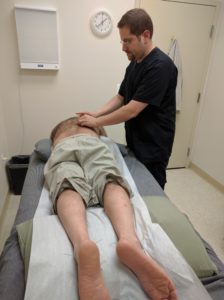 Eric Goldburd LAc at Philadelphia Acupuncture Clinic performs acupuncture treatment